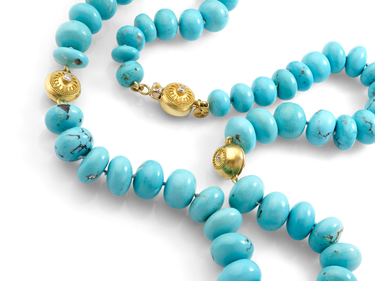 Closer view of the stations and clasp.