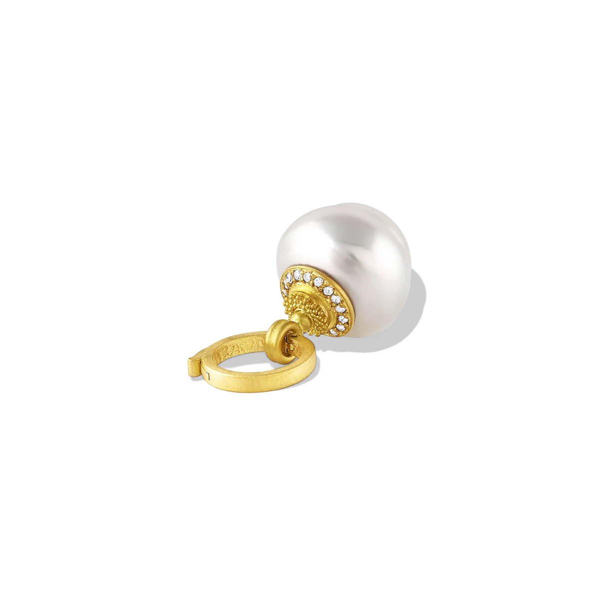 A beautiful, lustrous acorn shaped white circlé&nbsp;South Sea Pearl is adorned with sparkling pavé diamonds set in warm, buttery 22k gold. Dainty granulation gives a velvety texture that contrasts with the diamond sparkle, while the shape of the cap mirrors the shape of the pearl. Wear with jeans and t shirt for elevated casual through to your floaty maxi dresses. Pearls are always appropriate!

A 20k gold clasp is included. Length approximately 30mm W 14.4mm (L 1.18in W .56in).