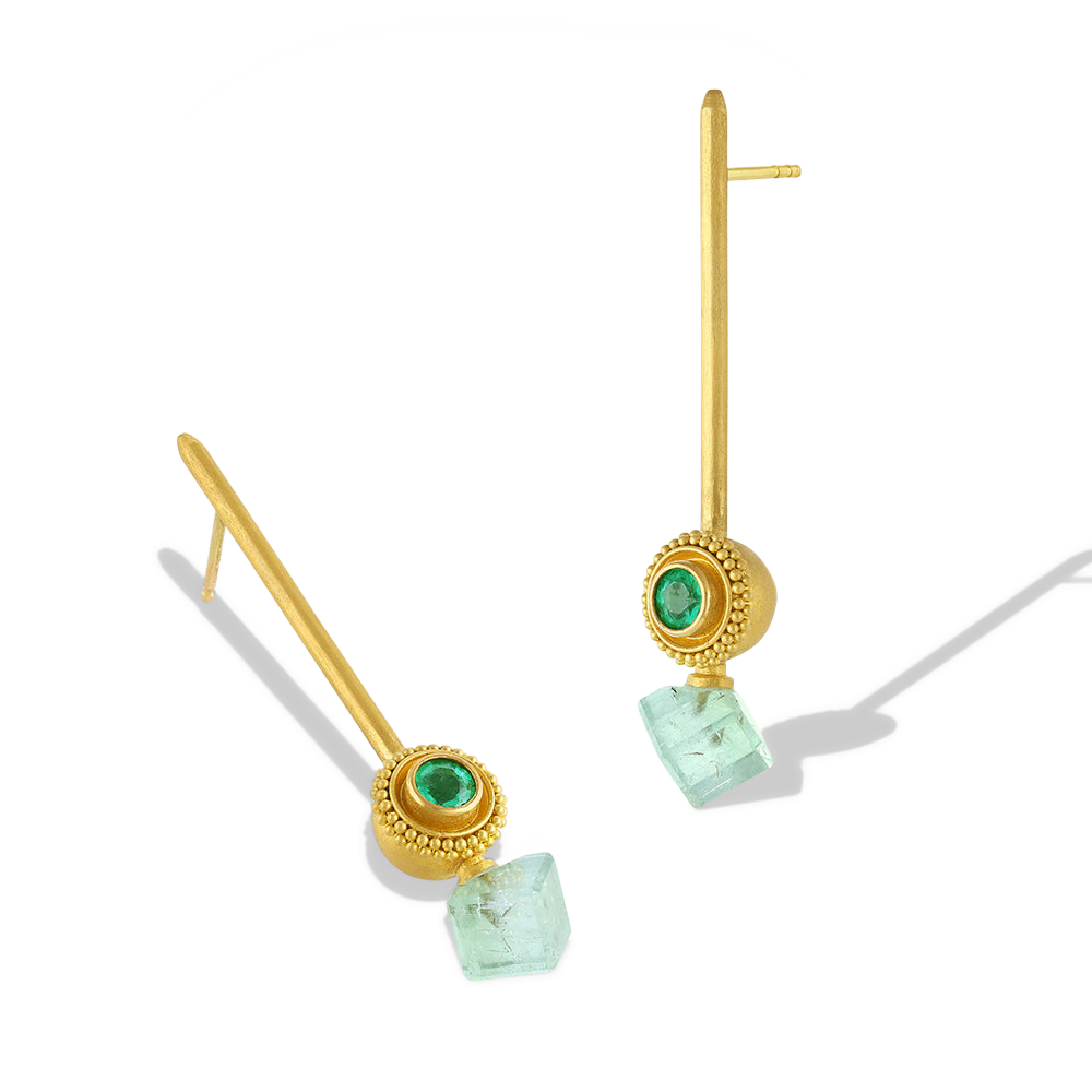 Another view of the Emerald Etruscan Ruff earrings.
