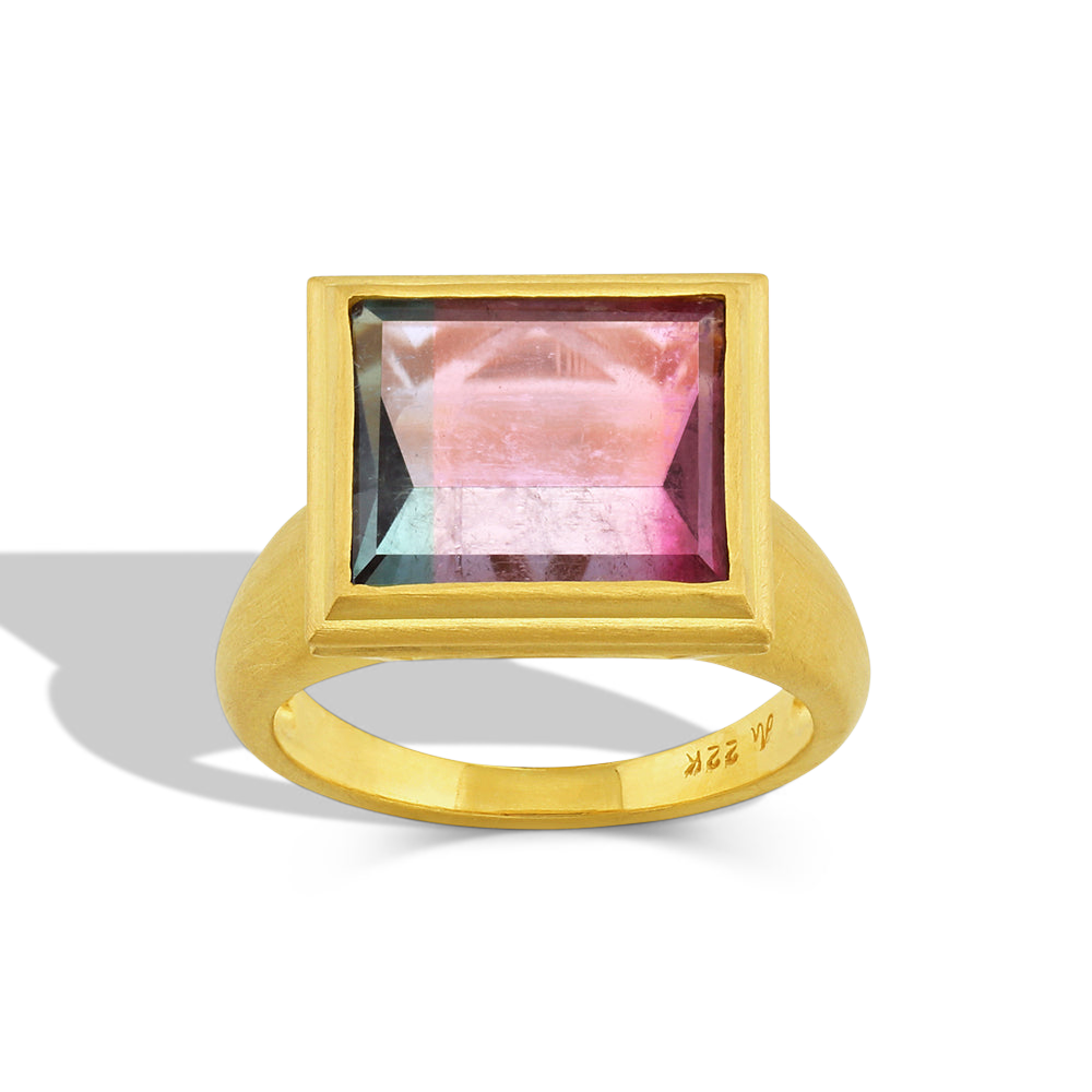 Alternate front facing view of the Small Taubula Ring.