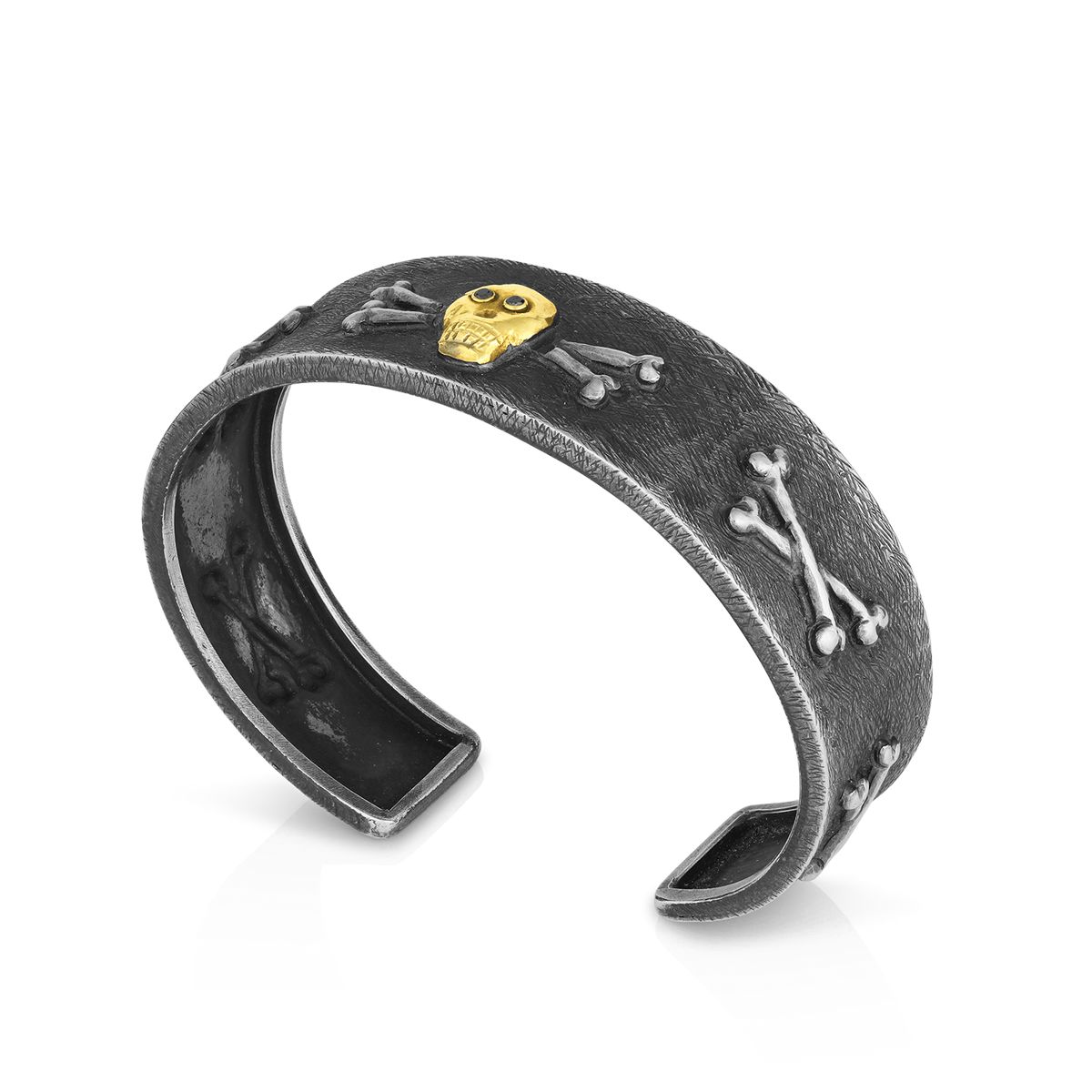 Alternate view of The Skull bracelet.