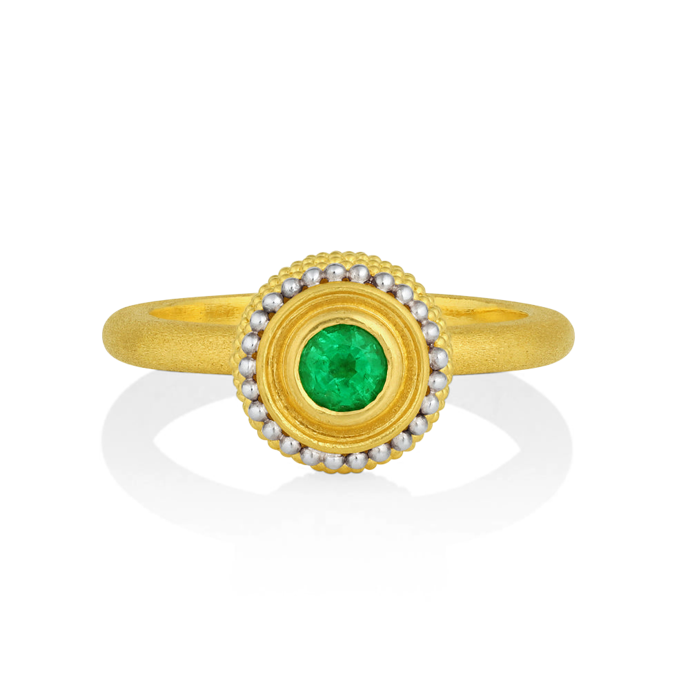 Top view of the Emerald Velvet Cushion ring.