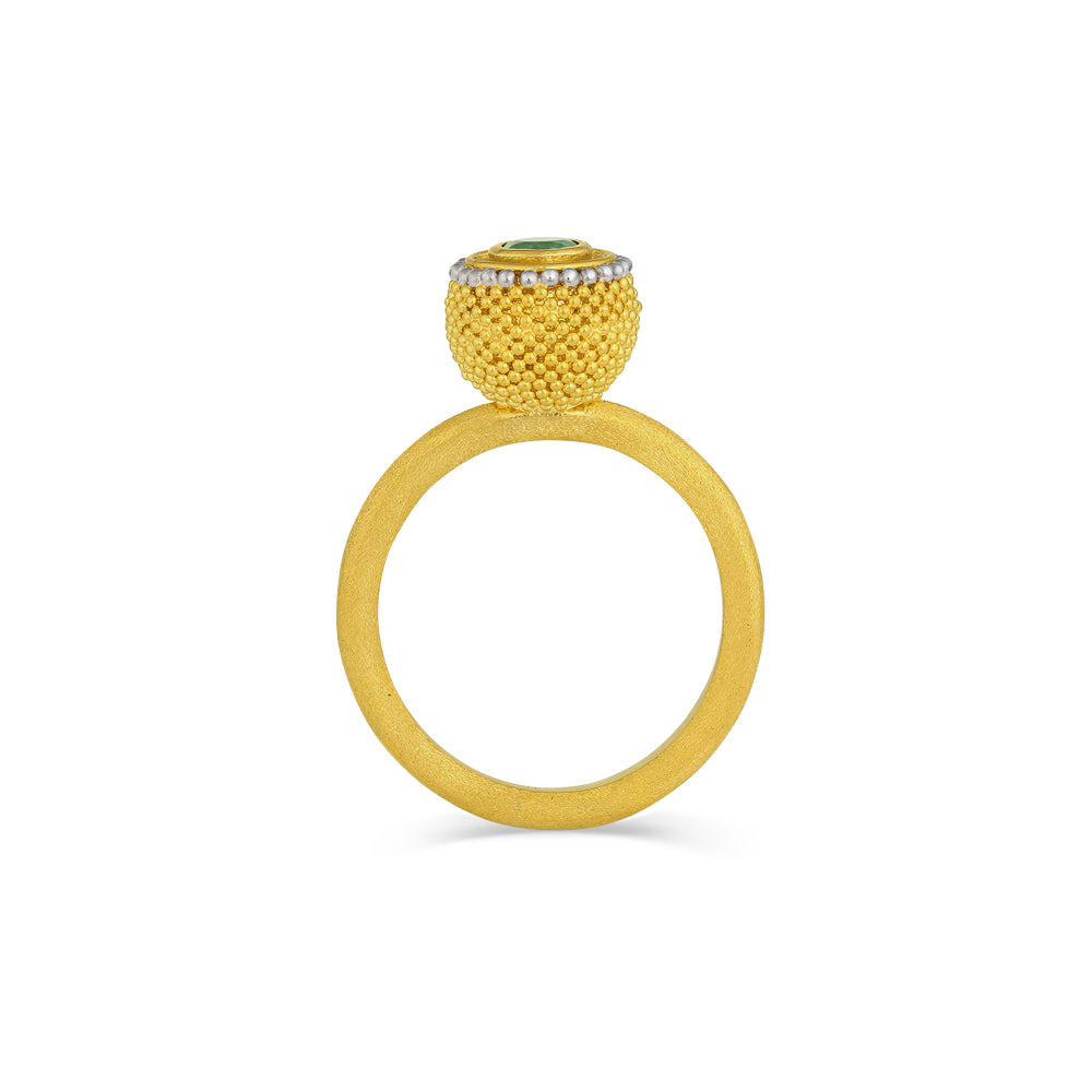 Side view of the Emerald Velvet Cushion ring.